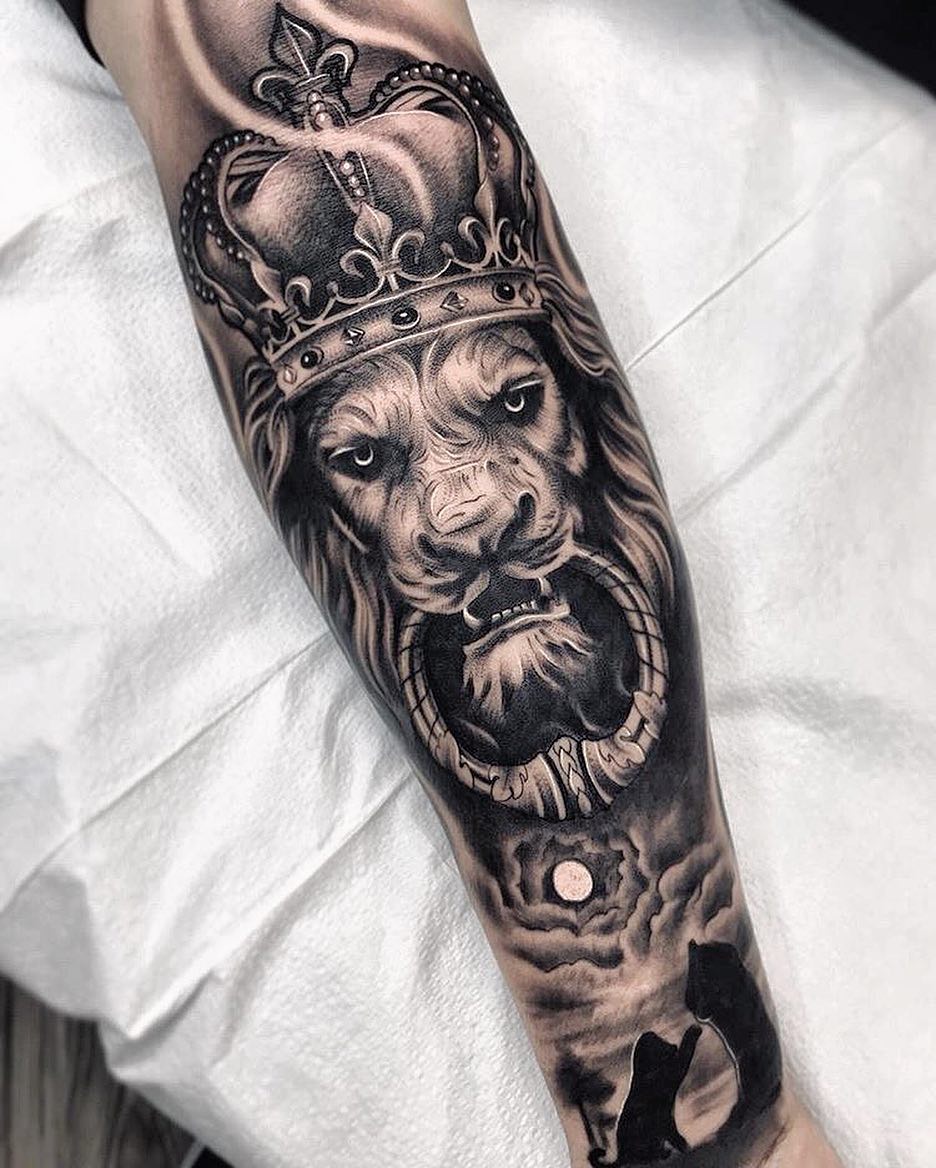 车先生小臂写实皇冠狮子纹身图案