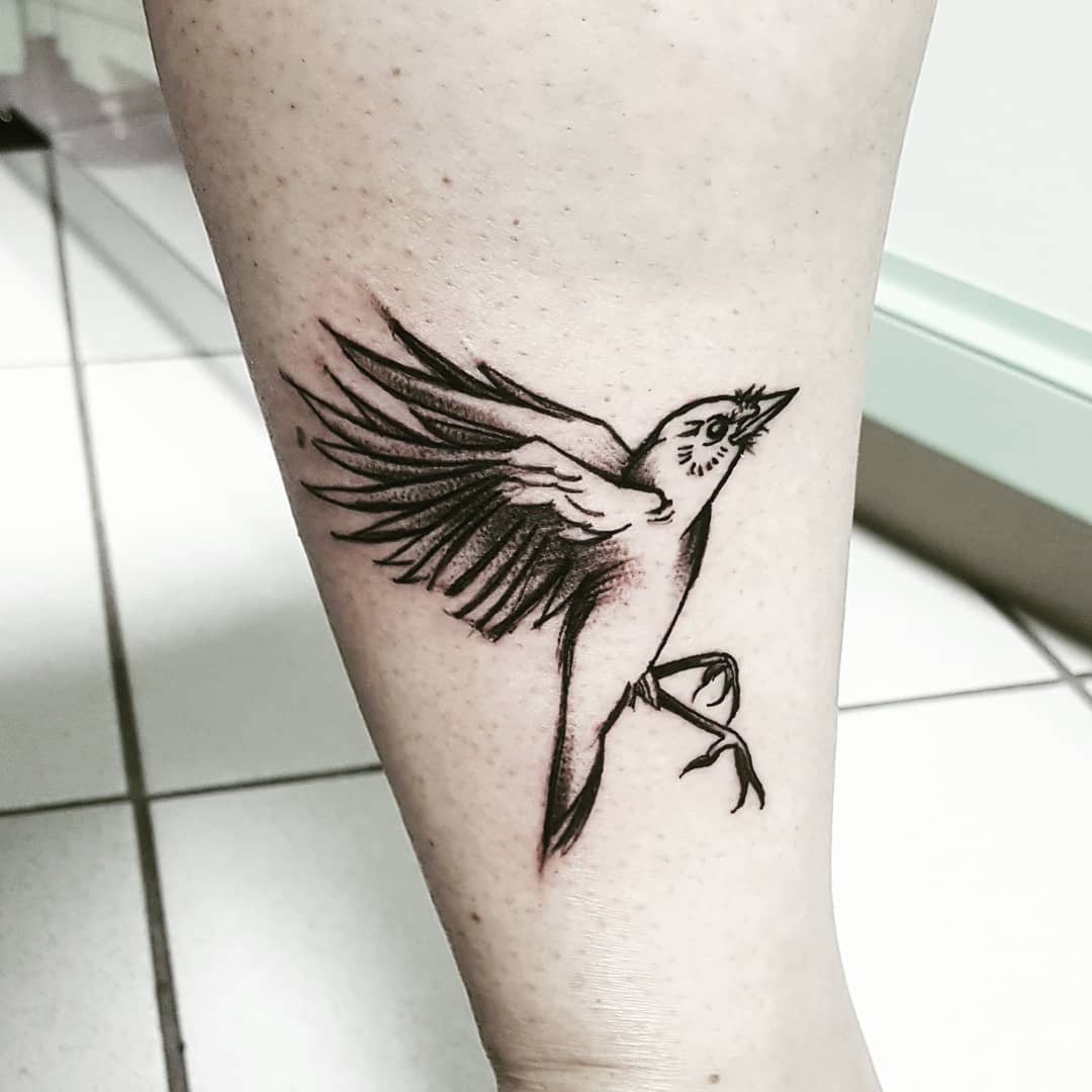 大腿黑灰麻雀纹身图案