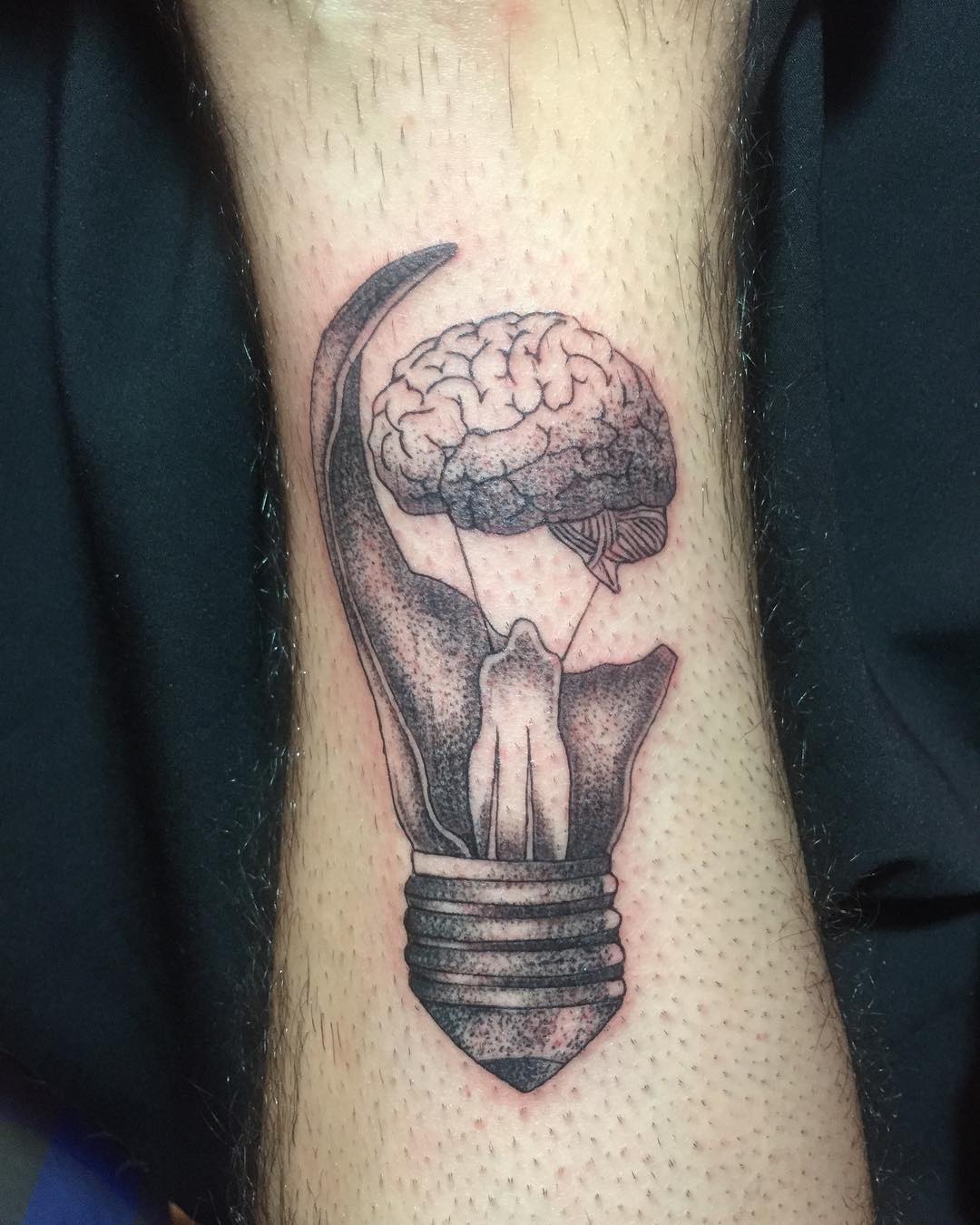 脚踝黑灰灯泡大脑创意纹身图案